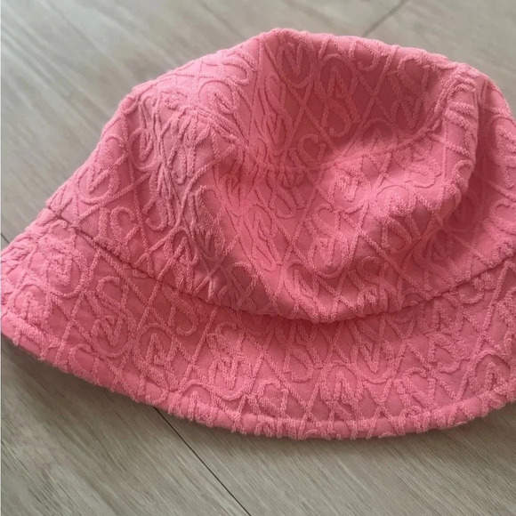 Victoria’s Secret Teddy Bucket Hat - Picture 3 of 5